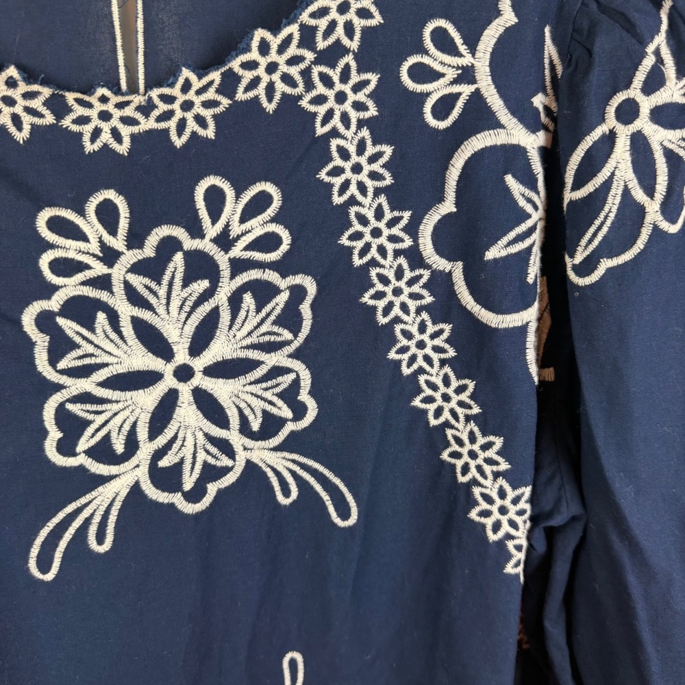 Cato Floral Embroidered Boho Blouse Size 22/24W Navy Cotton Ramie Cottage Chic - Picture 2 of 9